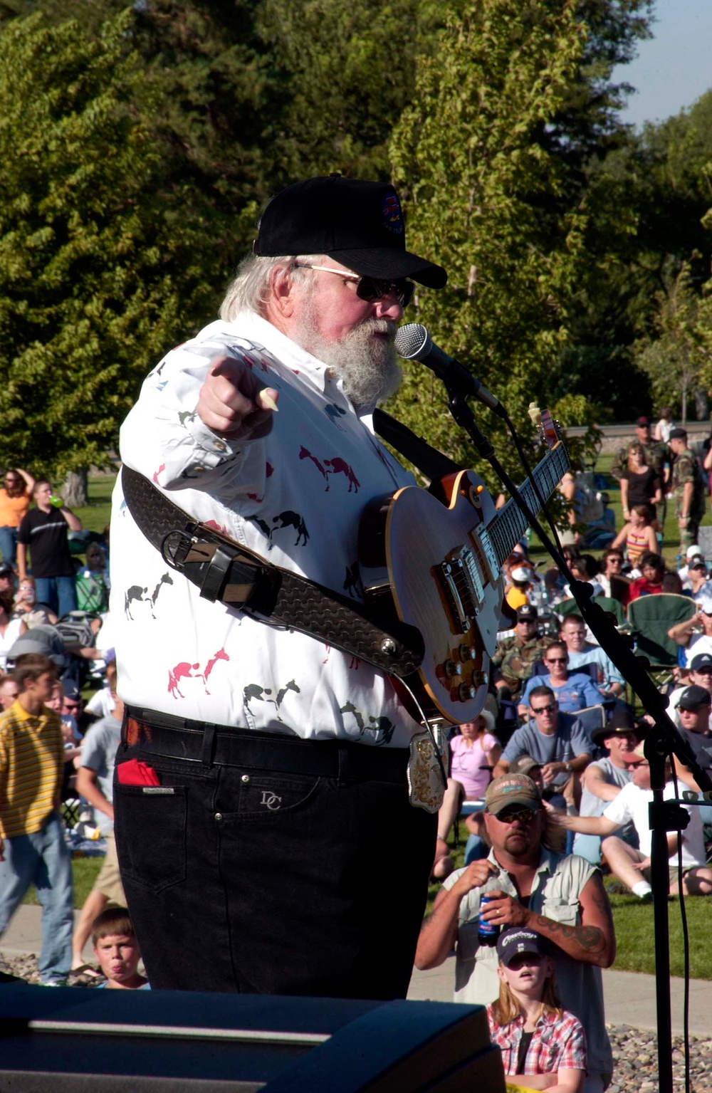 Country Music Legend Charlie Daniels Honors Servicemembers at Idaho Air Force Base