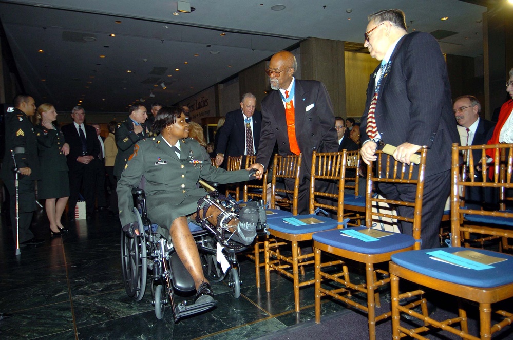 Wounded Soldier Meets Medal of Honor Recipient at Smithsonian Exhibit