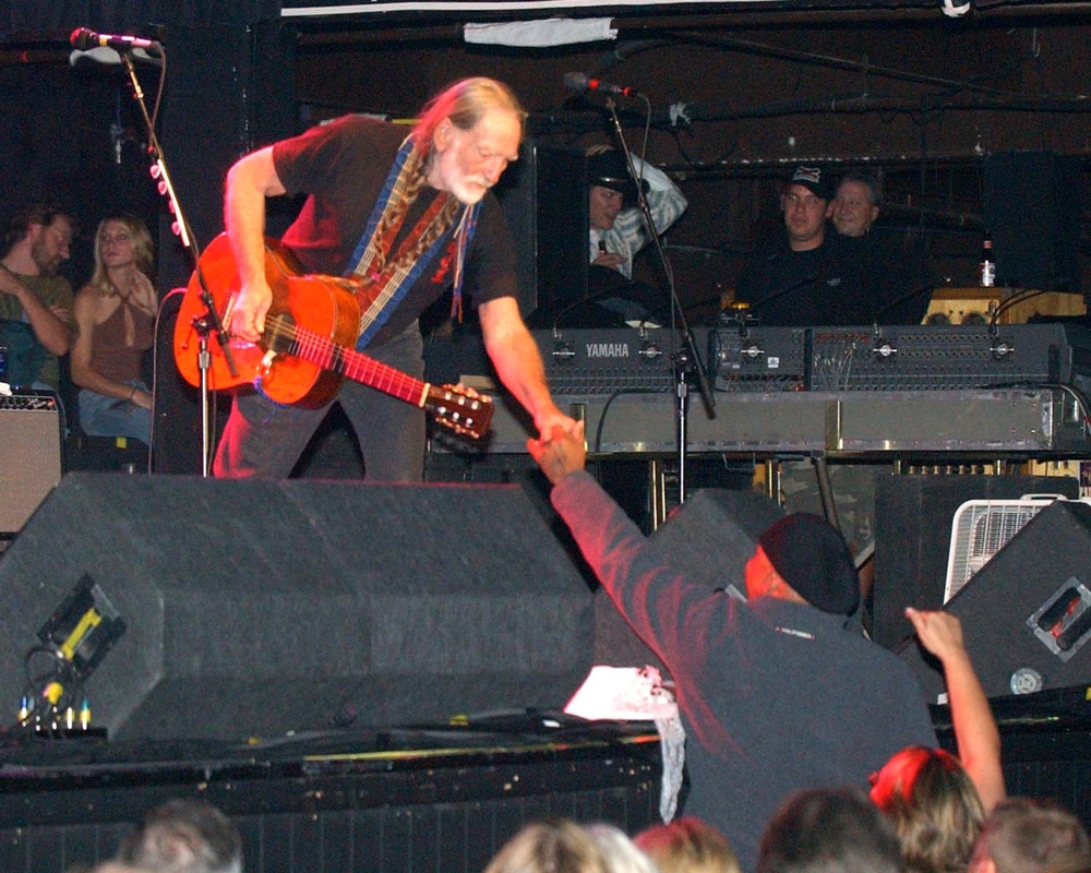 Wounded Soldier Honors Country Music Icon