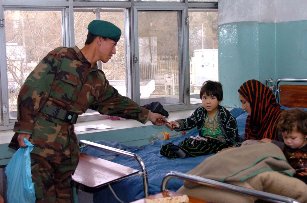 Afghan Soldier Brings Comfort to Hospitalized Child in Kabul