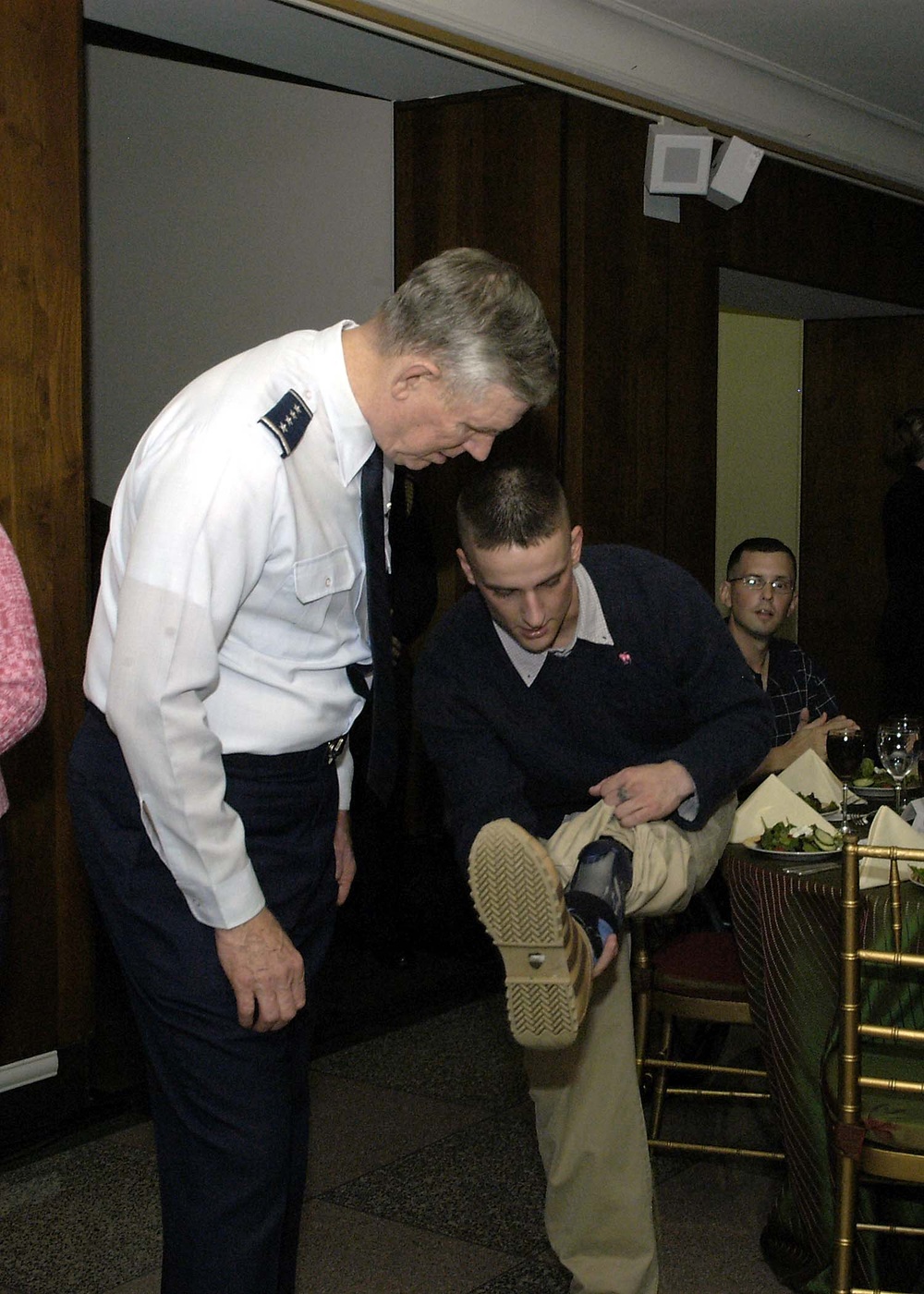 Wounded Troop Shows Prosthesis to Joint Chiefs Chairman at Pentagon Dinner