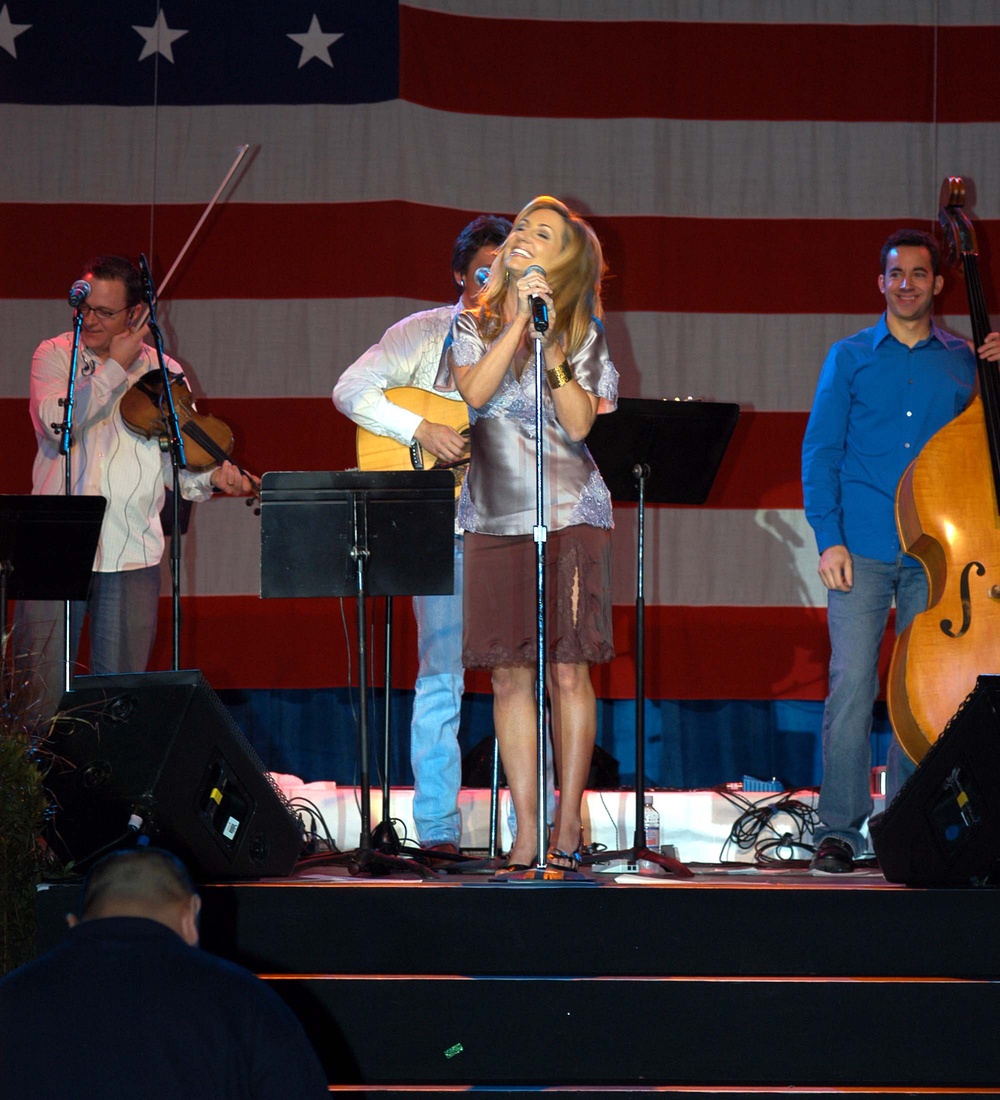Country Star LeeAnn Womack Performs for Troops at Veterans Gala