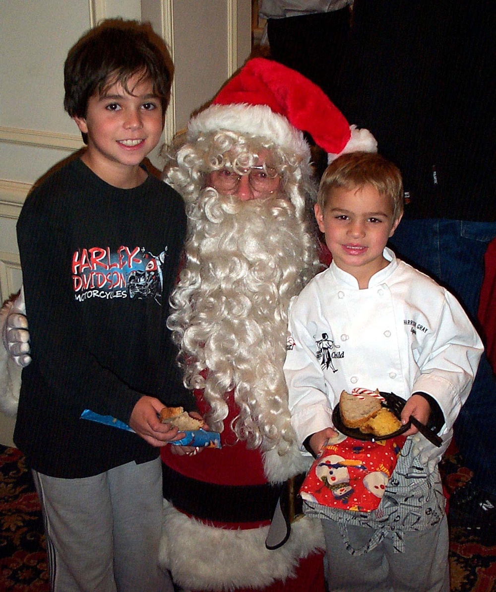 Children Enjoy Holiday Festivities at Walter Reed Army Medical Center