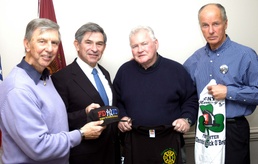 Wolfowitz Meets with 9/11 Families at Military Hospitals