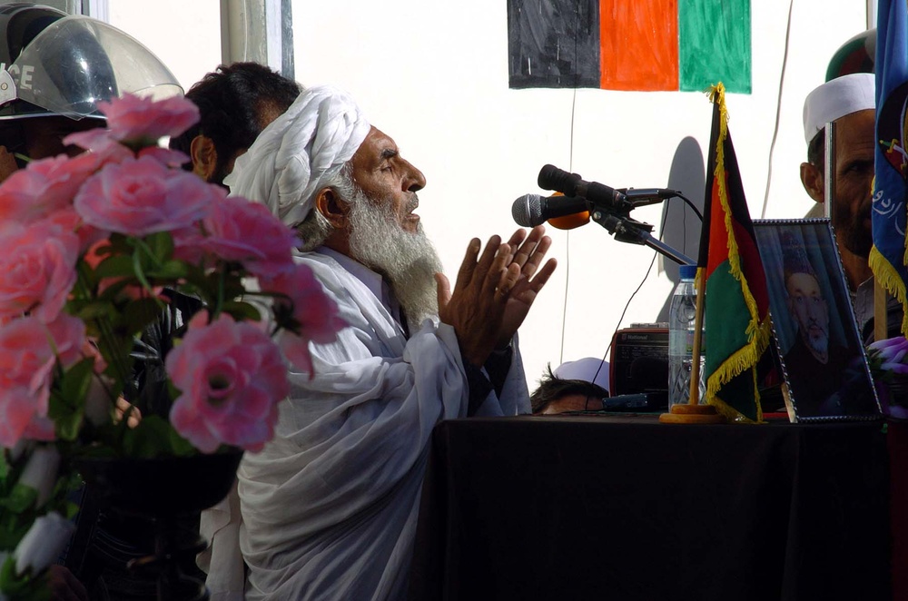 Mullah Leads Prayer at Opening of Afghan Army Volunteer Center