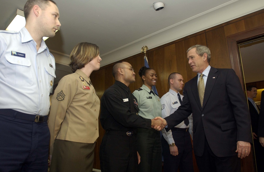 Bush Meets with Military Personnel at Pentagon