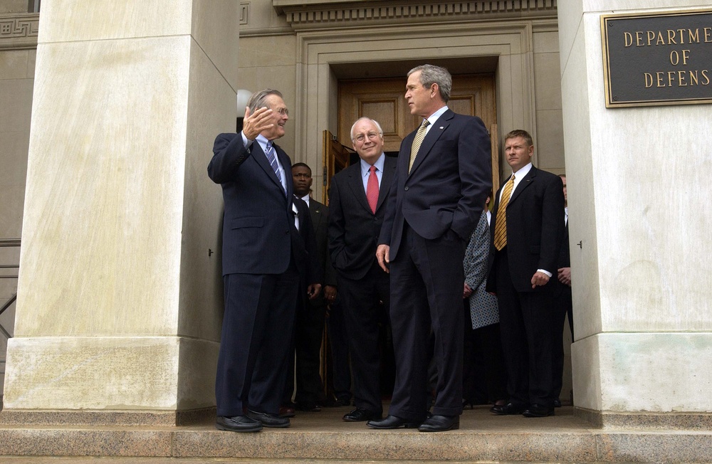 Bush, Cheney Visit Pentagon for Briefings on Tsunami Relief and War on Terror