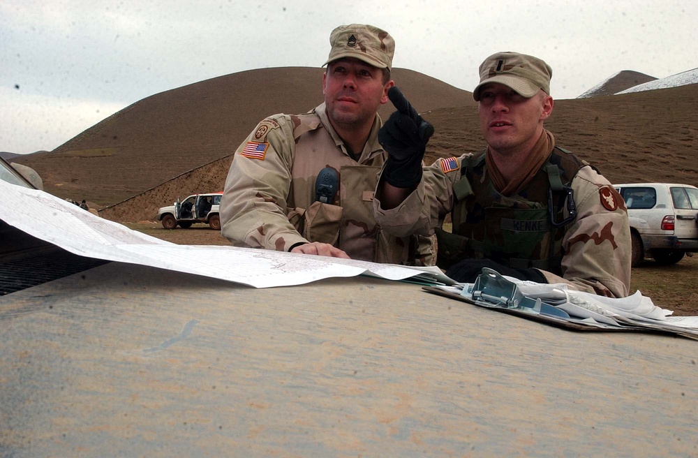 Army Officers Discuss Convoy Operation After Village Assessment