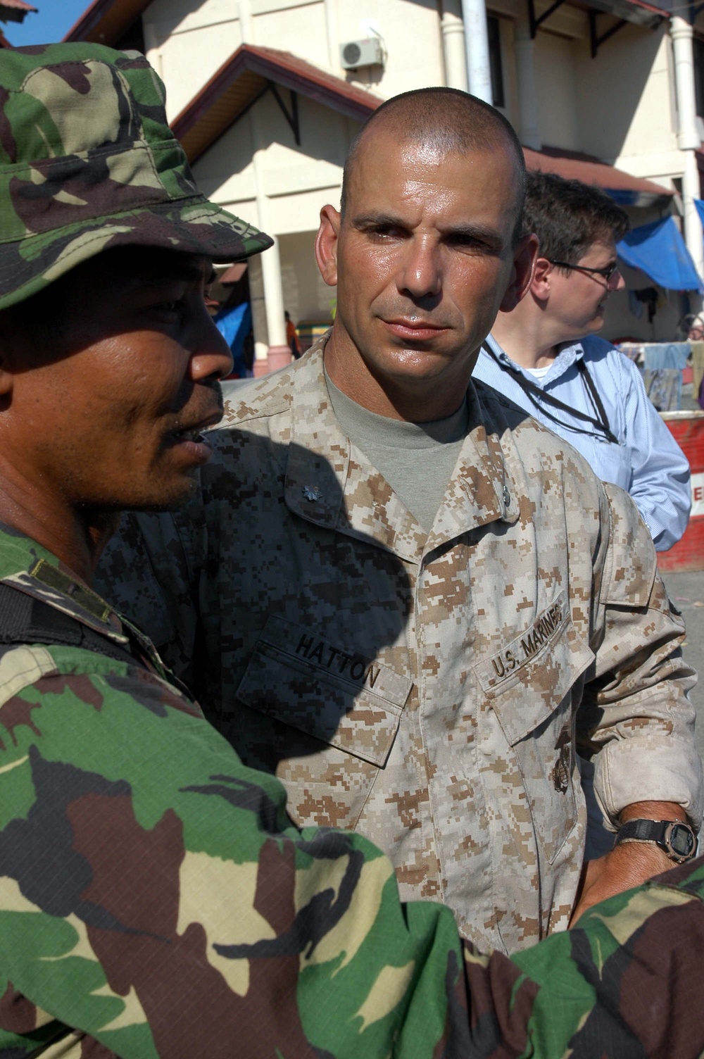 Indonesian and U.S. Military Discuss Discrepancy in Refugee Aid Delivery