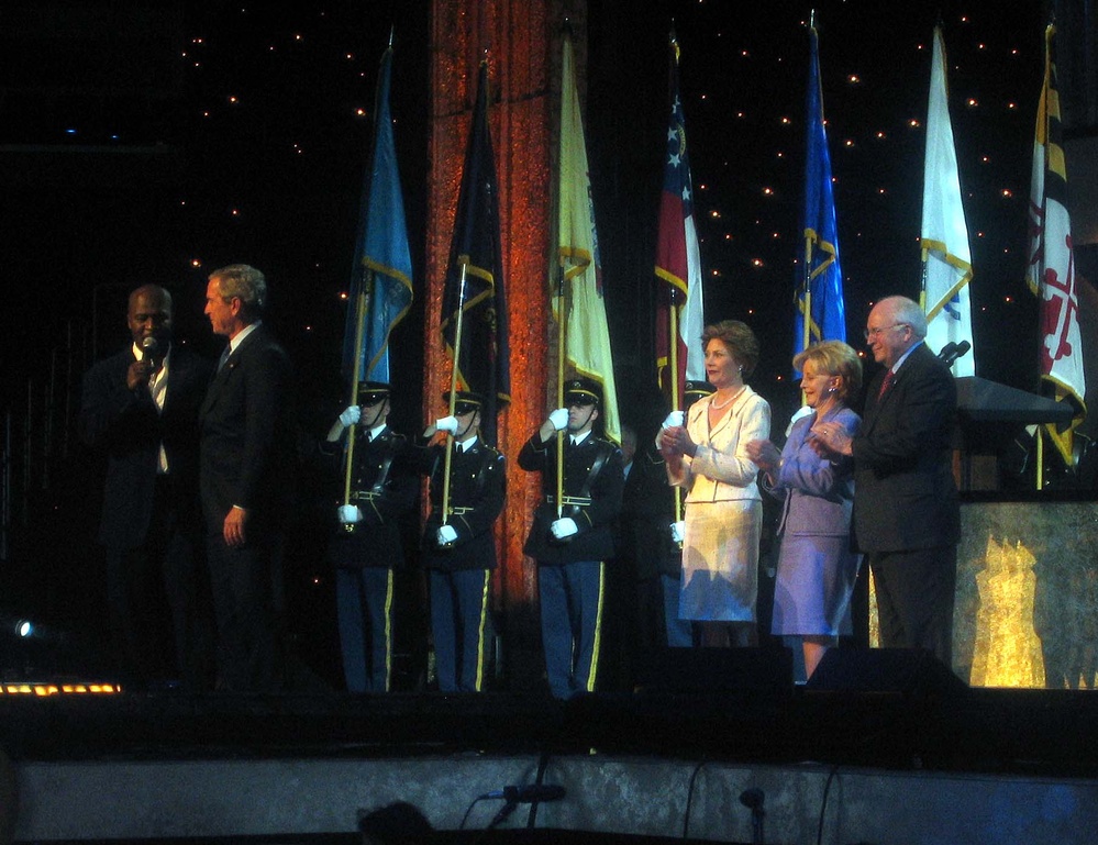Bebe Winans Congratulates President Bush at &quot;Saluting Those Who Serve&quot; Event