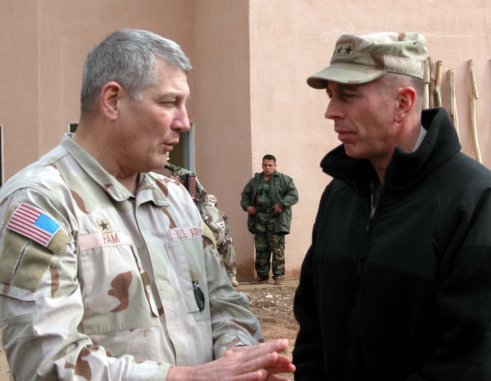 U.S. Generals Meet with Iraqi Forces in Mosul