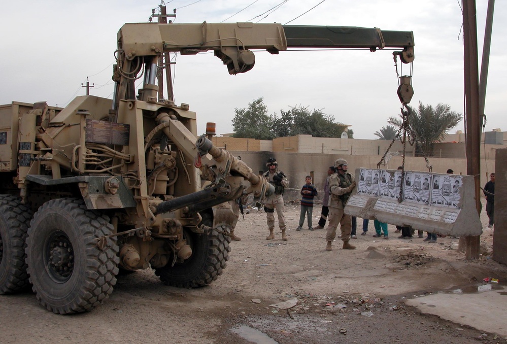 Soldiers Secure Iraqi Polling Stations Ahead of Elections