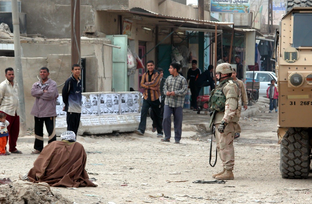 U.S. Soldier Assists Iraqi Police with Polling Station Security