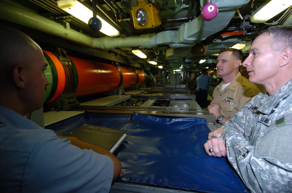 Senior Enlisted Advisor Visits USS Honolulu