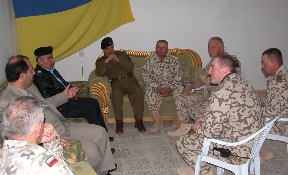 Iraqi, Multinational Leaders Bid Farewell to Ukrainian Troops in Kut