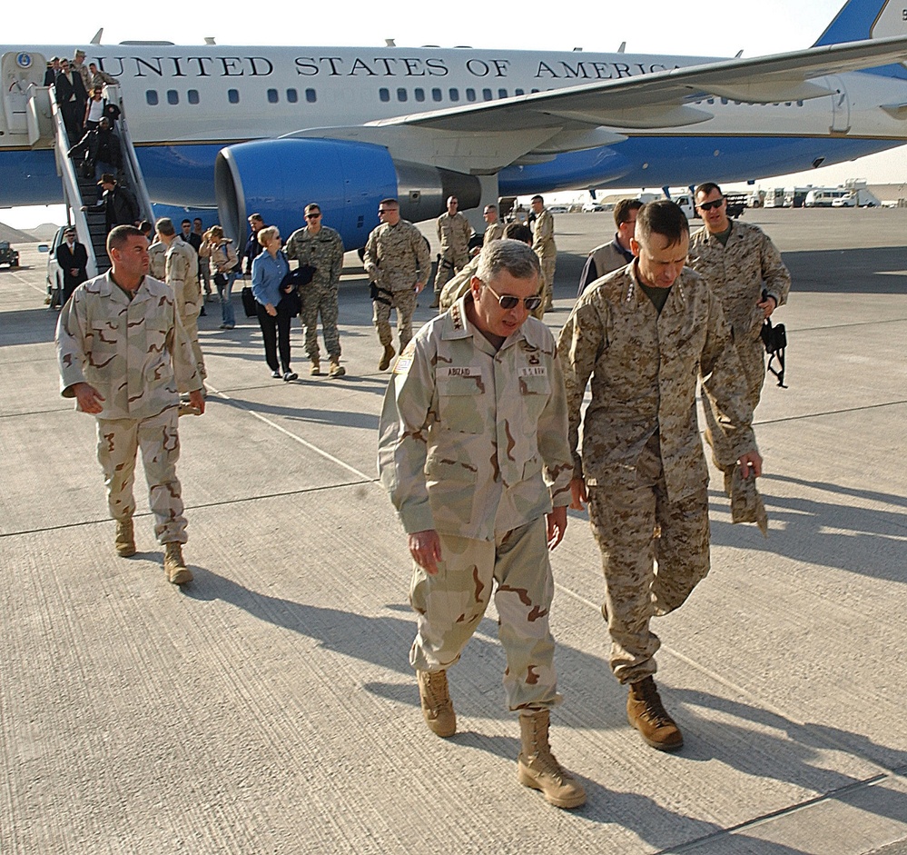Top Military Leaders Visit Troops in Southwest Asia