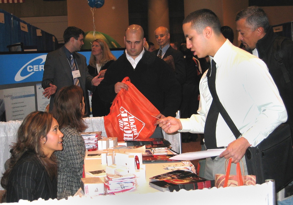Veterans Seek Job Opportunities at Salute Our Heroes Expo