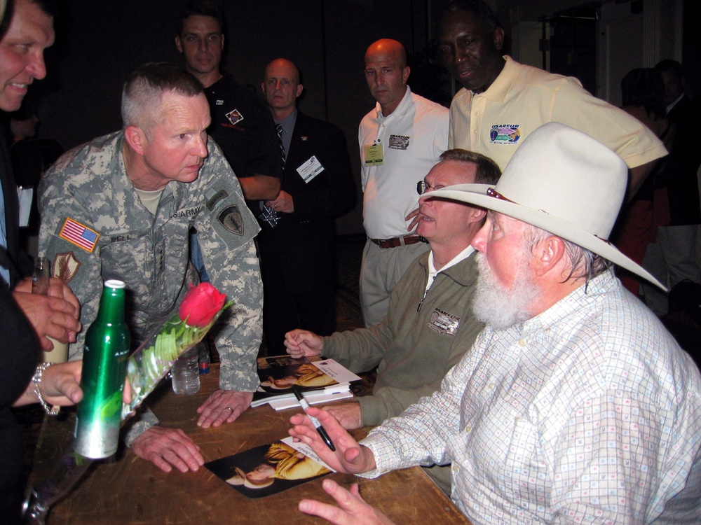 Army Gen. B.B. Bell Joins Troops for Autograph Session with Charlie Daniels