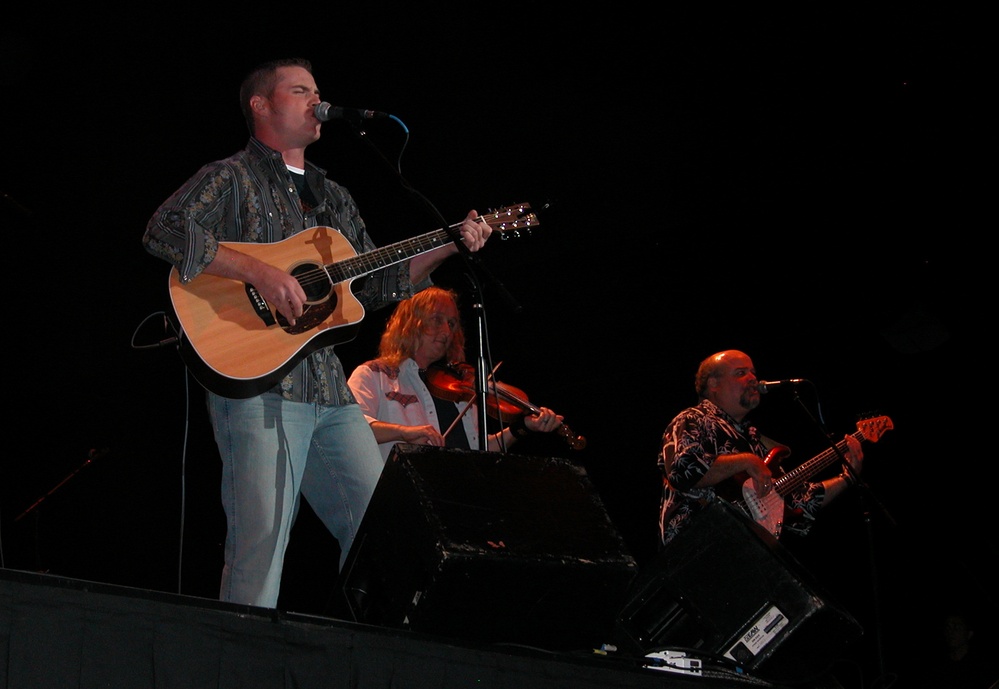 Arkansas National Guardsman and Band Perform at Tribute to the Troops