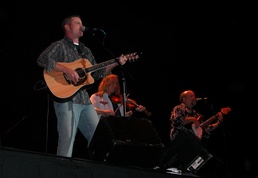 Arkansas National Guardsman and Band Perform at Tribute to the Troops