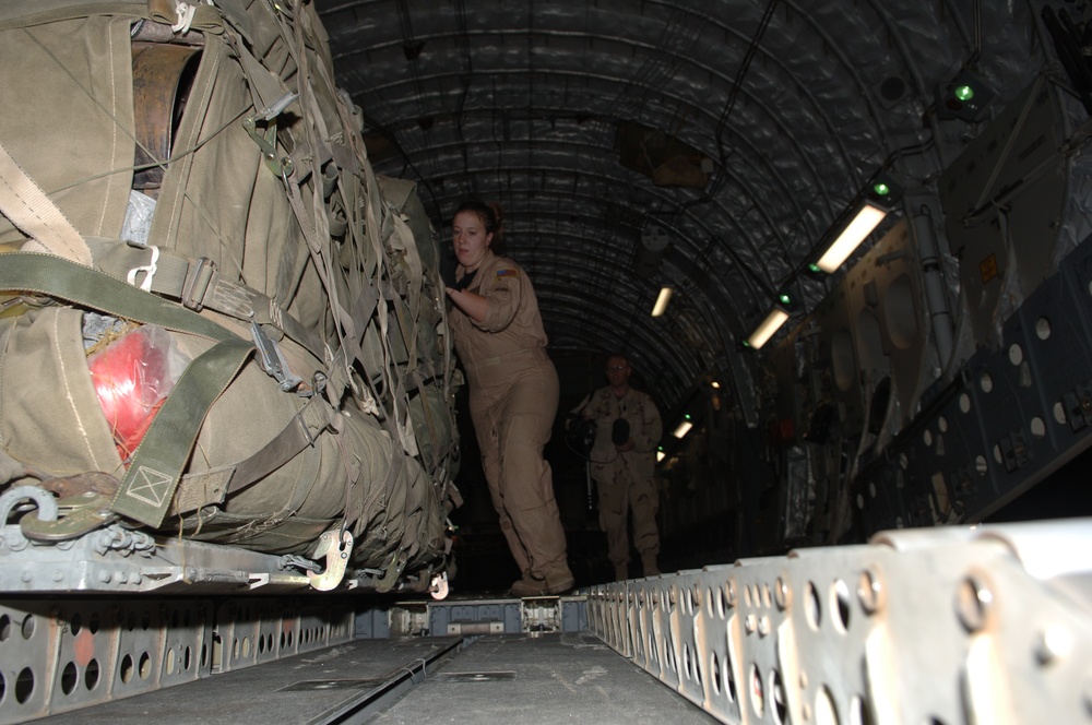 U.S. Airman Rapidly Delivers Earthquake Relief Supplies to Pakistan
