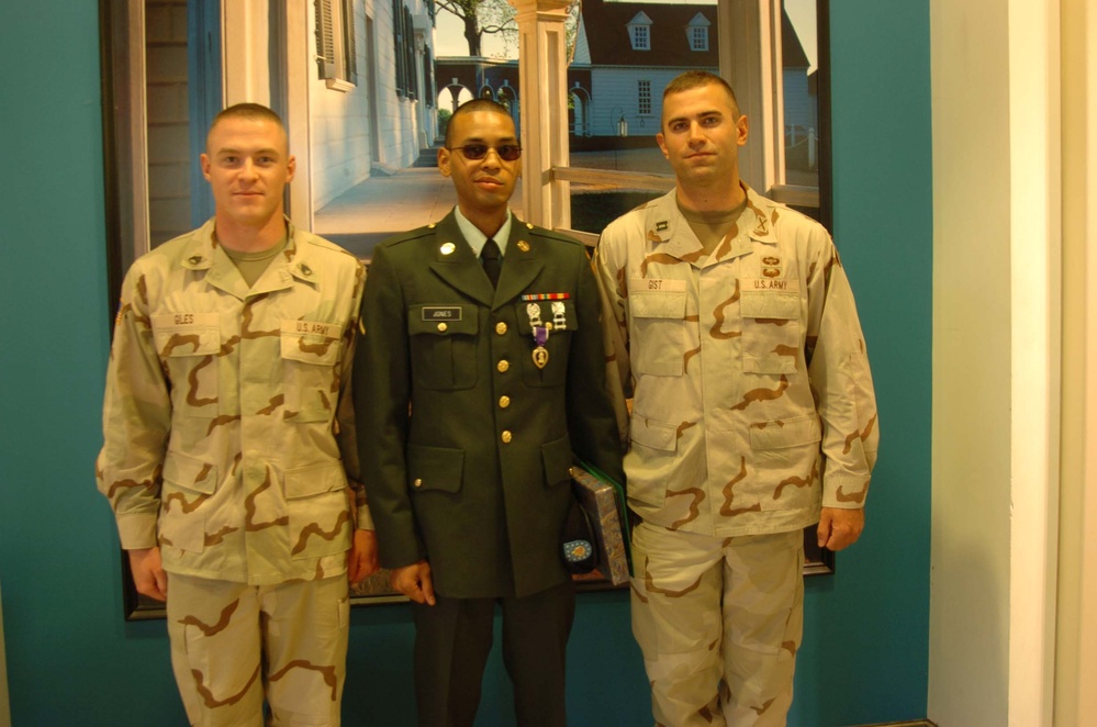 Soldiers Honored at Mount Vernon Ceremony