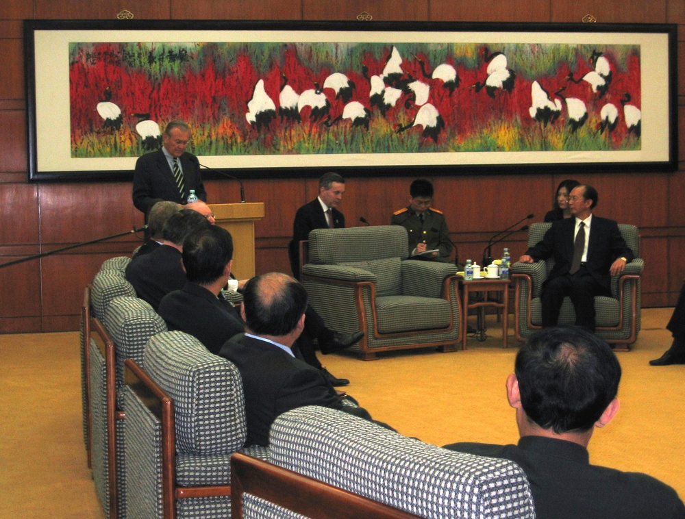 Rumsfeld Speaks to Chinese Officials at Central Party School