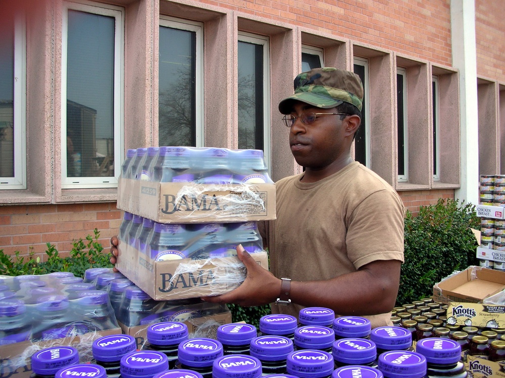 Alabama National Guard Distributes Jam to Mississippi Residents