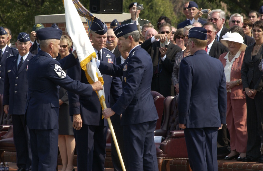 Gen. Schwartz Assumes Command of U.S. Transportation Command