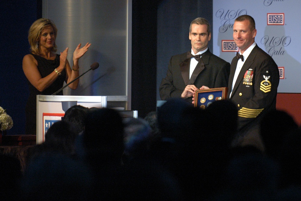 Rollins Honors Navy Chief Petty Officer Moran as USO Sailor of the Year