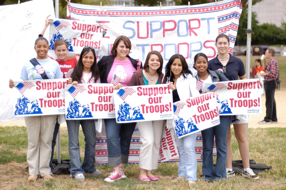 Students Rally in D.C. to Support Troops Overseas