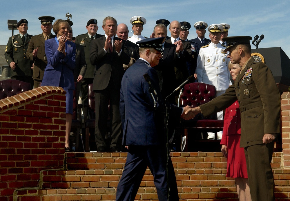 Gen. Myers Congratulates Successor Gen. Pace as New Joint Chiefs Chairman