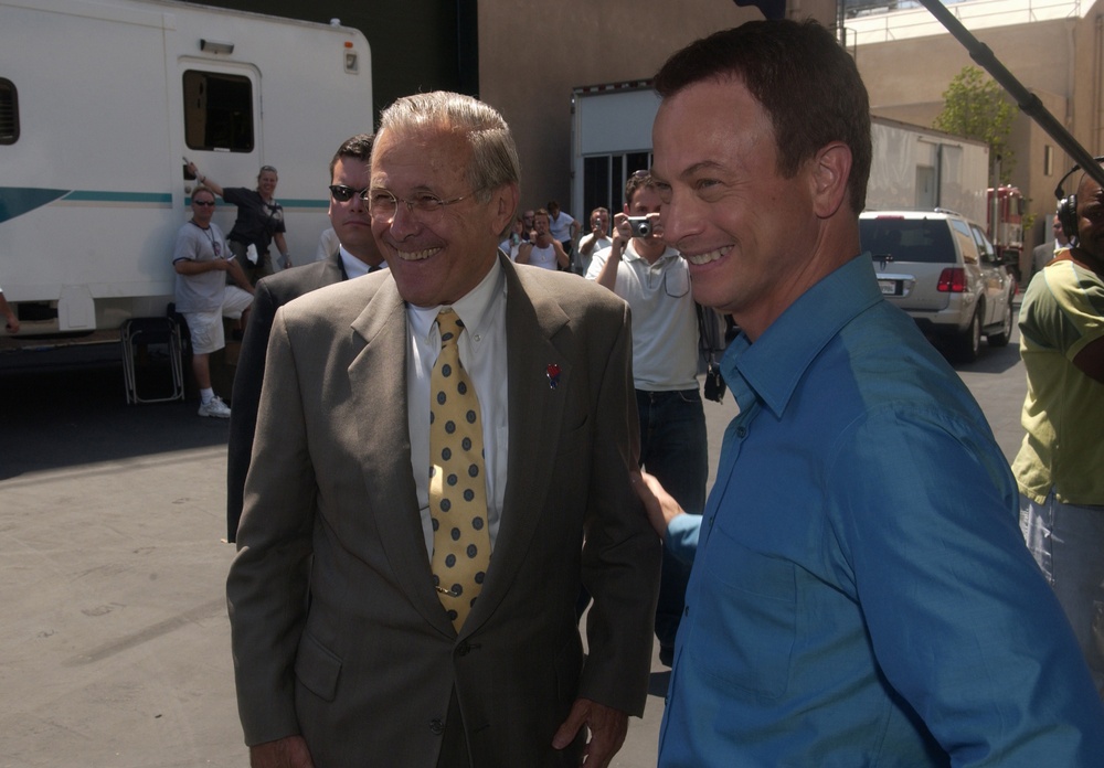 Rumsfeld and Sinise Visit 'CSI: NY' Set