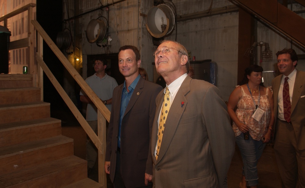 Rumsfeld and Sinise Visit 'CSI: NY' Set