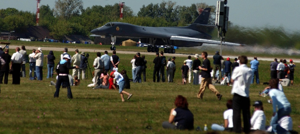 U.S. Air Force B-1B Lancer Soars at Moscow Air Show
