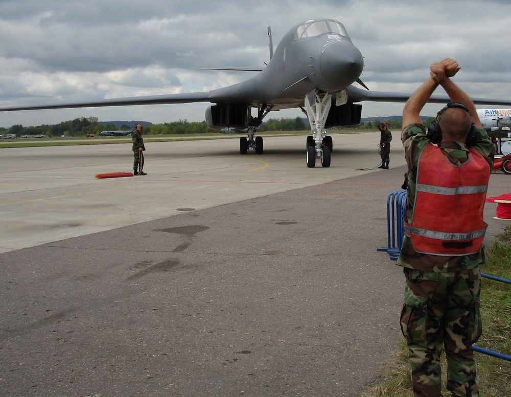U.S. Air Force Officer Oversees B1-B Bomber Maintenance at Moscow Air Show