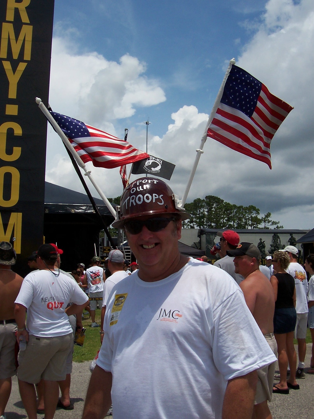 Orlando Man Shows Support for Troops Ahead of Pepsi 400