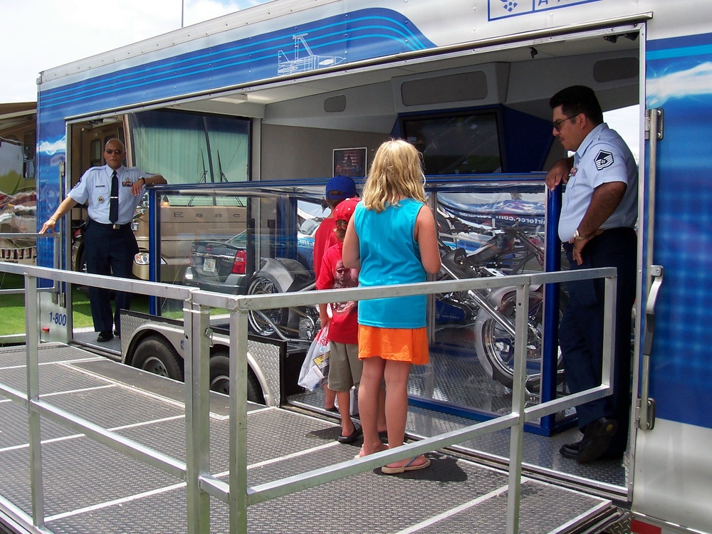 Air Force Recruits Attention with Custom Orange County Chopper