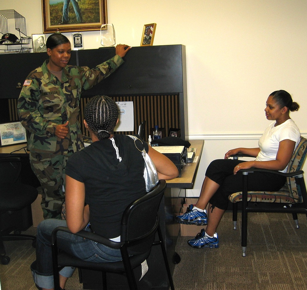 Army Recruiter Discusses Training, Opportunities with New Enlistees