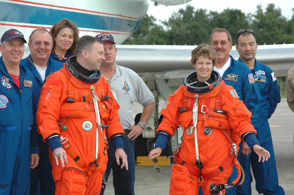 Military Astronauts Complete Shuttle Training Exercises at Kennedy Space Center
