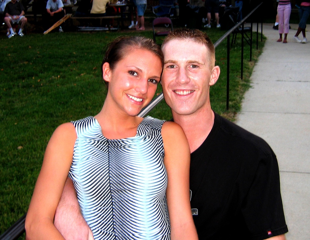 Wounded Warrior Enjoys Concert with Girlfriend at Walter Reed