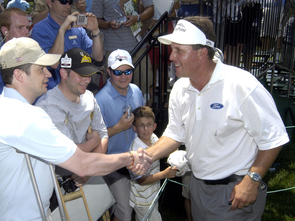 Mickelson Shakes Hands with Army Captain at Booz Allen Classic