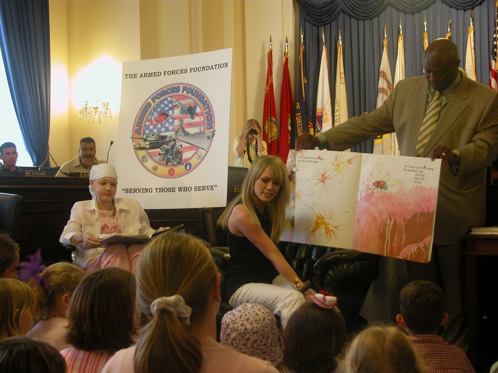 Hilary Duff Reads to Military Families on Capitol Hill