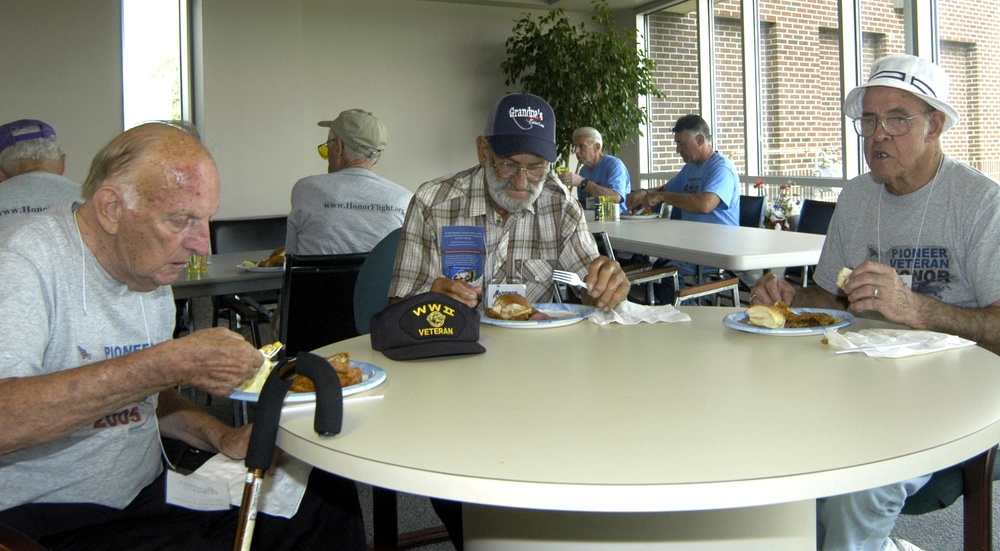 WWII, Vietnam Veterans Honored at Freedom Museum Dinner
