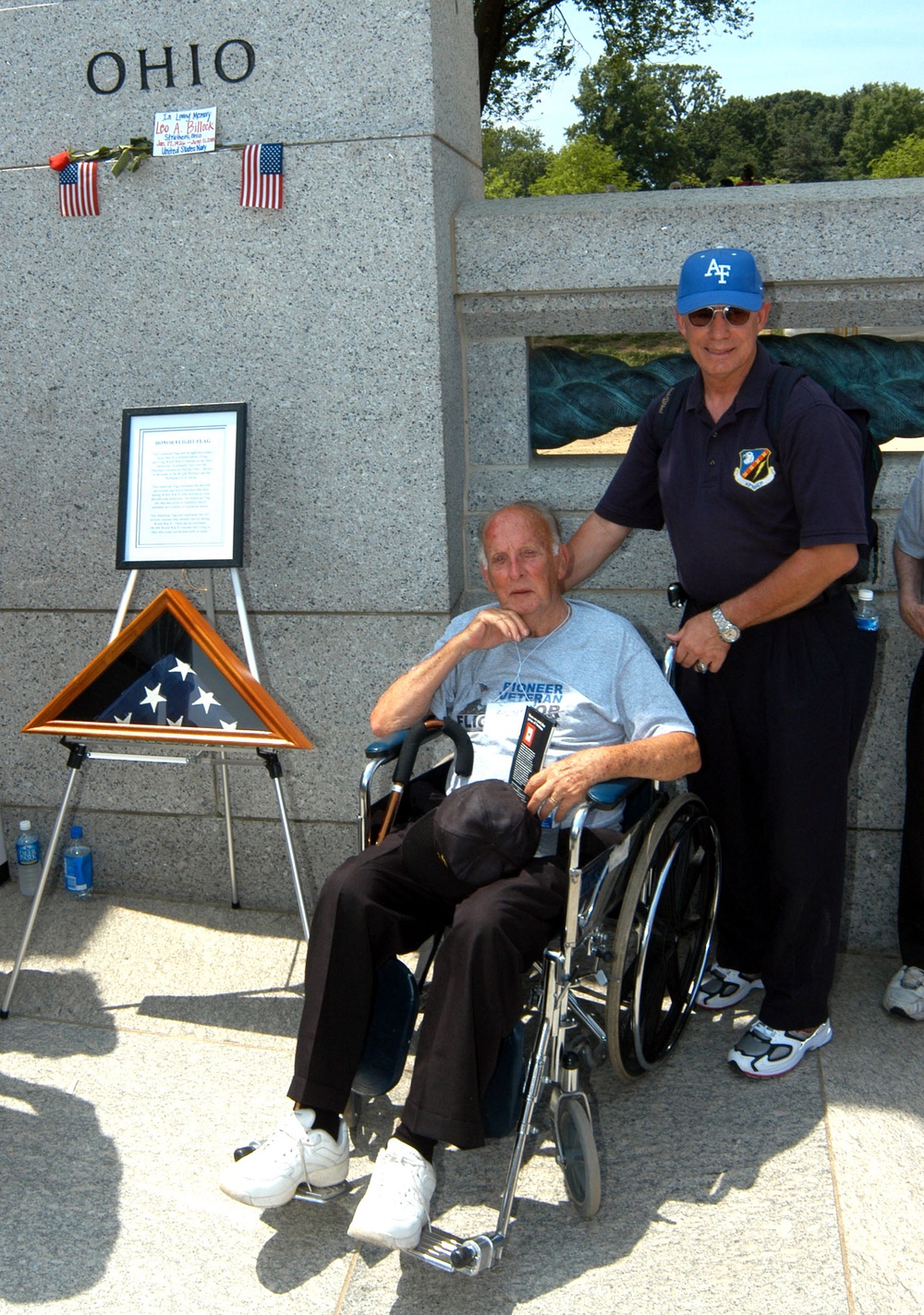 Retired Air Force Pilot Helps WWII Veteran at National Memorial