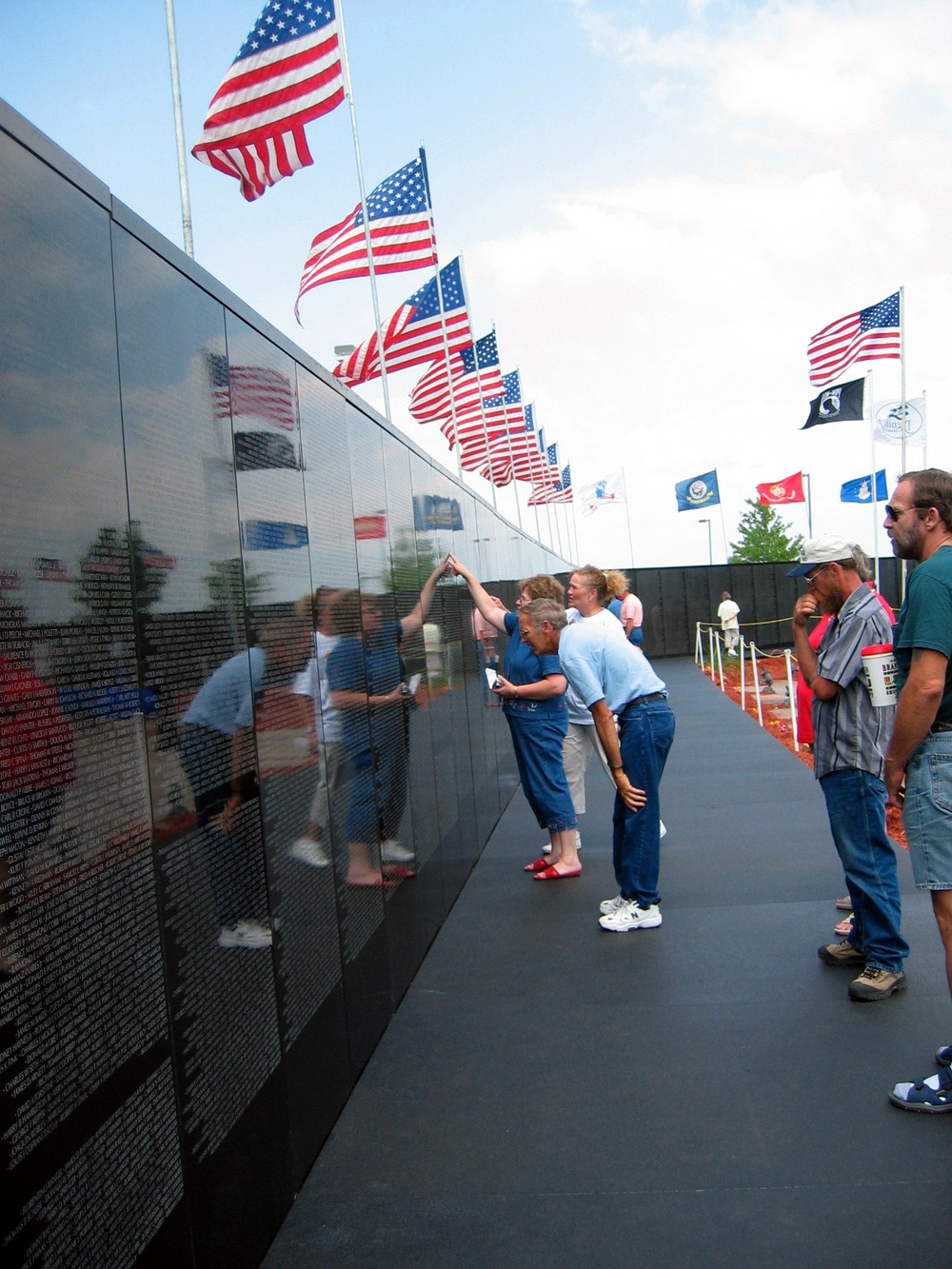 Vietnam Veterans Seek Familiar Names on Traveling Memorial Wall