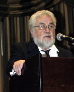Cronauer Urges Vietnam War Families to Inspire Korean, WWII Counterparts
