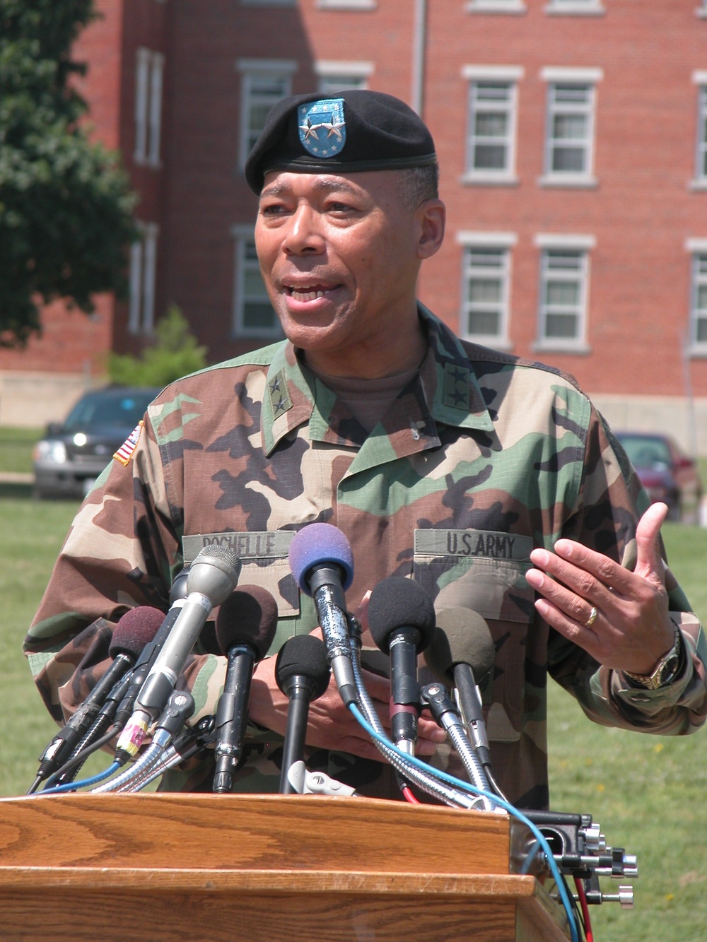 Army Recruiting Commander Cites Influencers as Top Challenge