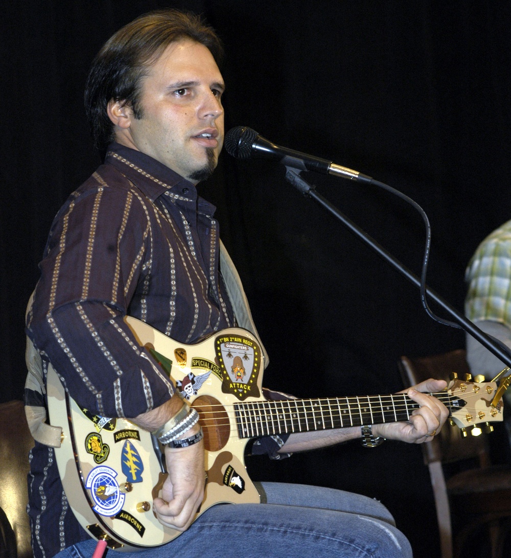 Country Singer Mark Wills Performs Hits at Military Child Education Coalition Conference