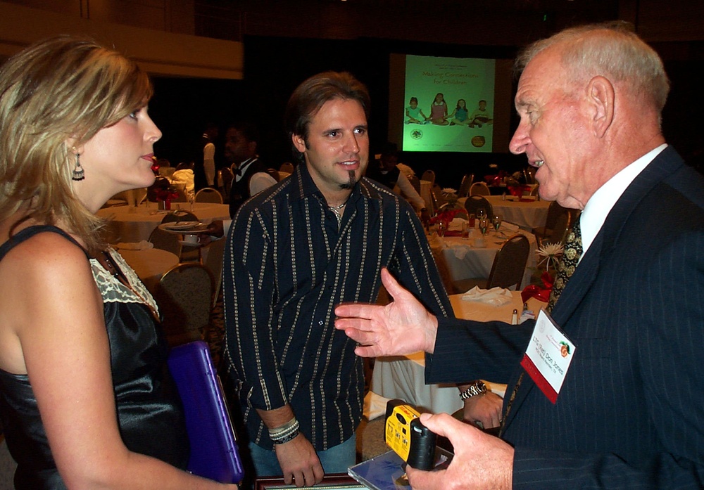 Retired Army Lt. Gen. Chats with Country Singer at Military Conference